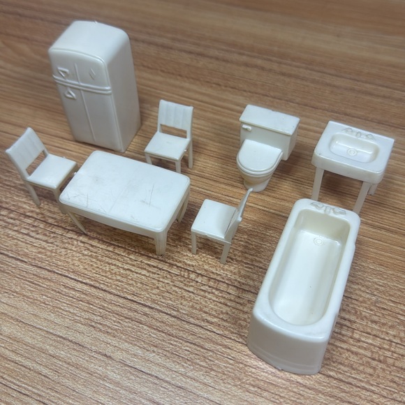 Lot of 8 Vintage Eagle Toys Miniature Dollhouse Furniture - Picture 5 of 7